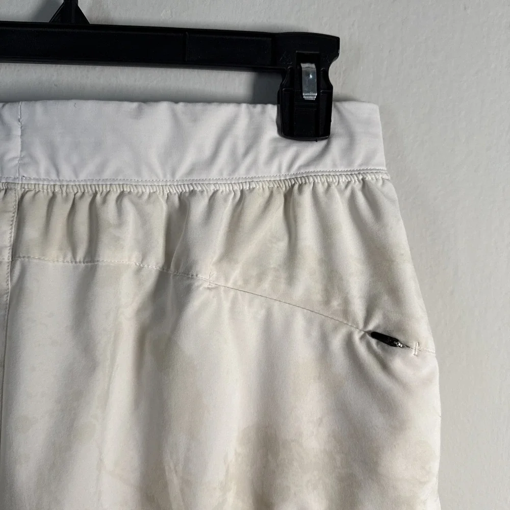 VRST Mens Large Monochromatic Camo White Tan 7 Inch Easy‎ Short Drawstring Waist